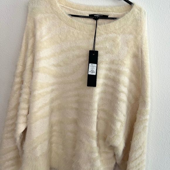 Brand New, Never Worn Nova Men Sweater, Size Small, Perfect for The Holidays - Picture 1 of 4